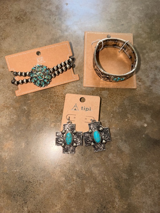 ICON Jewelry - Western Turquoise Jewelry Set Silver Tone Cowgirl Boho Earrings Bracelet Cuff